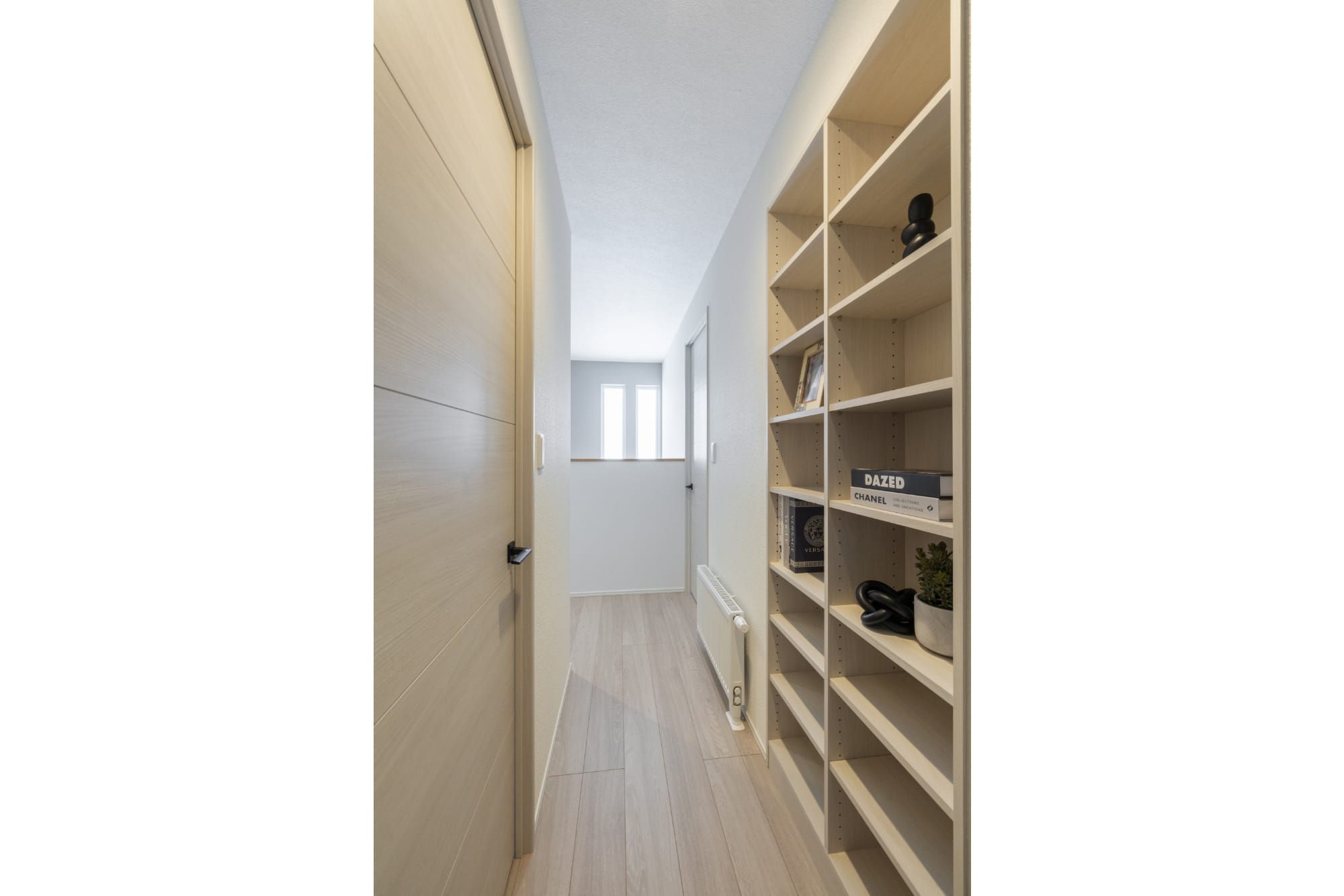 すっきり壁面本棚_イメージ