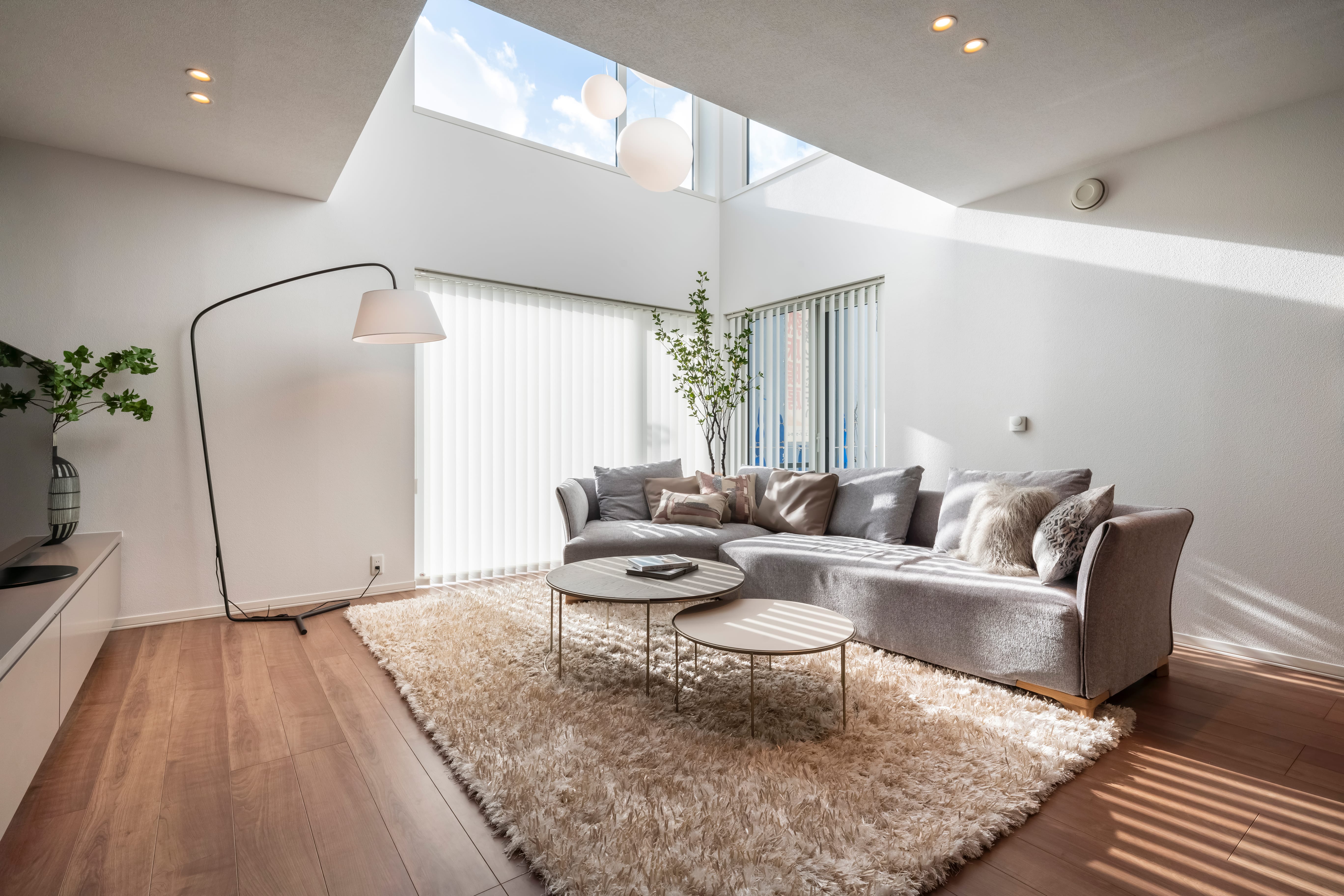 オープン階段がある上質感に満ちたリビング