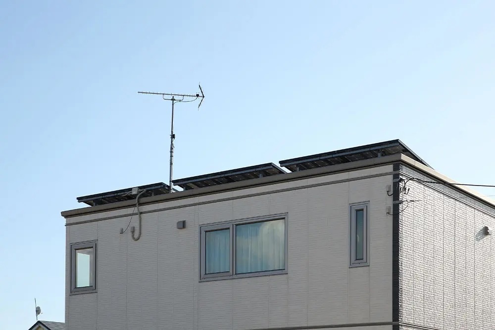 5.20kWの太陽光発電を搭載。日中に発電して蓄電池に貯められるので、長期的な停電も安心です。