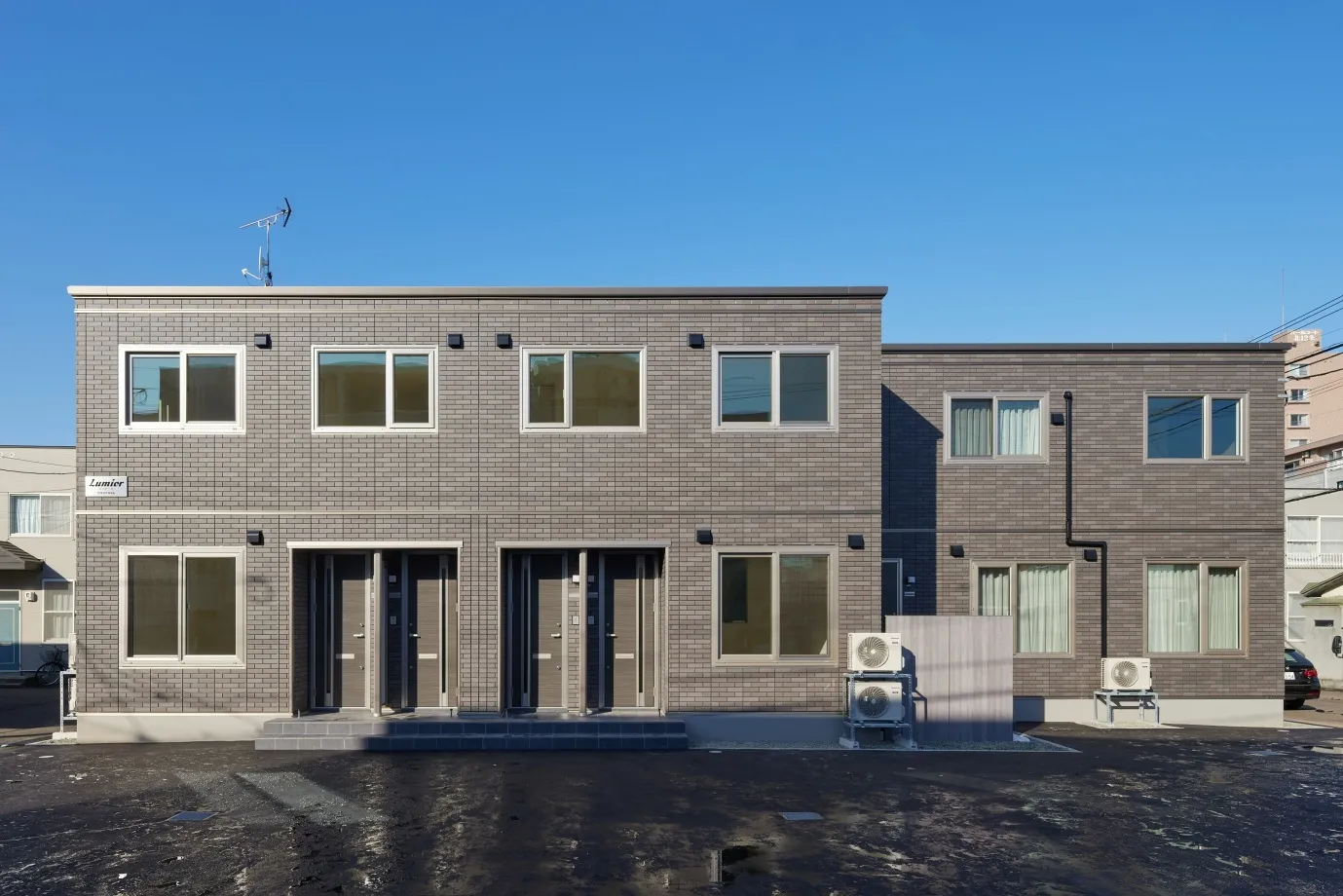 シックな雰囲気が上質な暮らしを予感させる外観デザイン