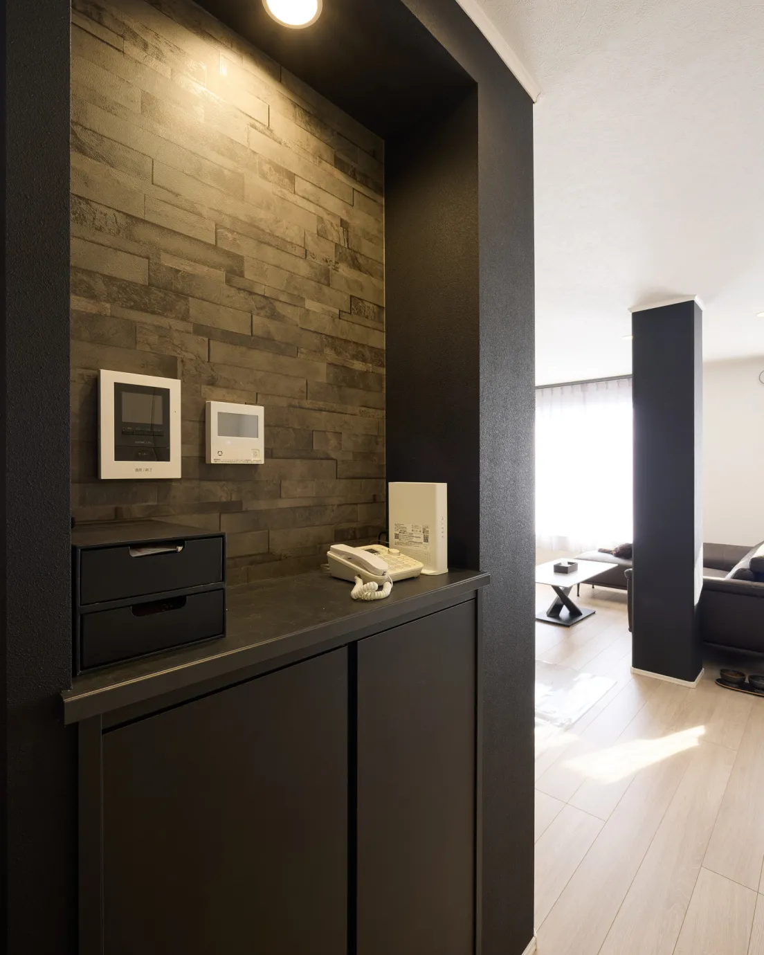 収納スペースはリビング・ダイニングから見えない場所に