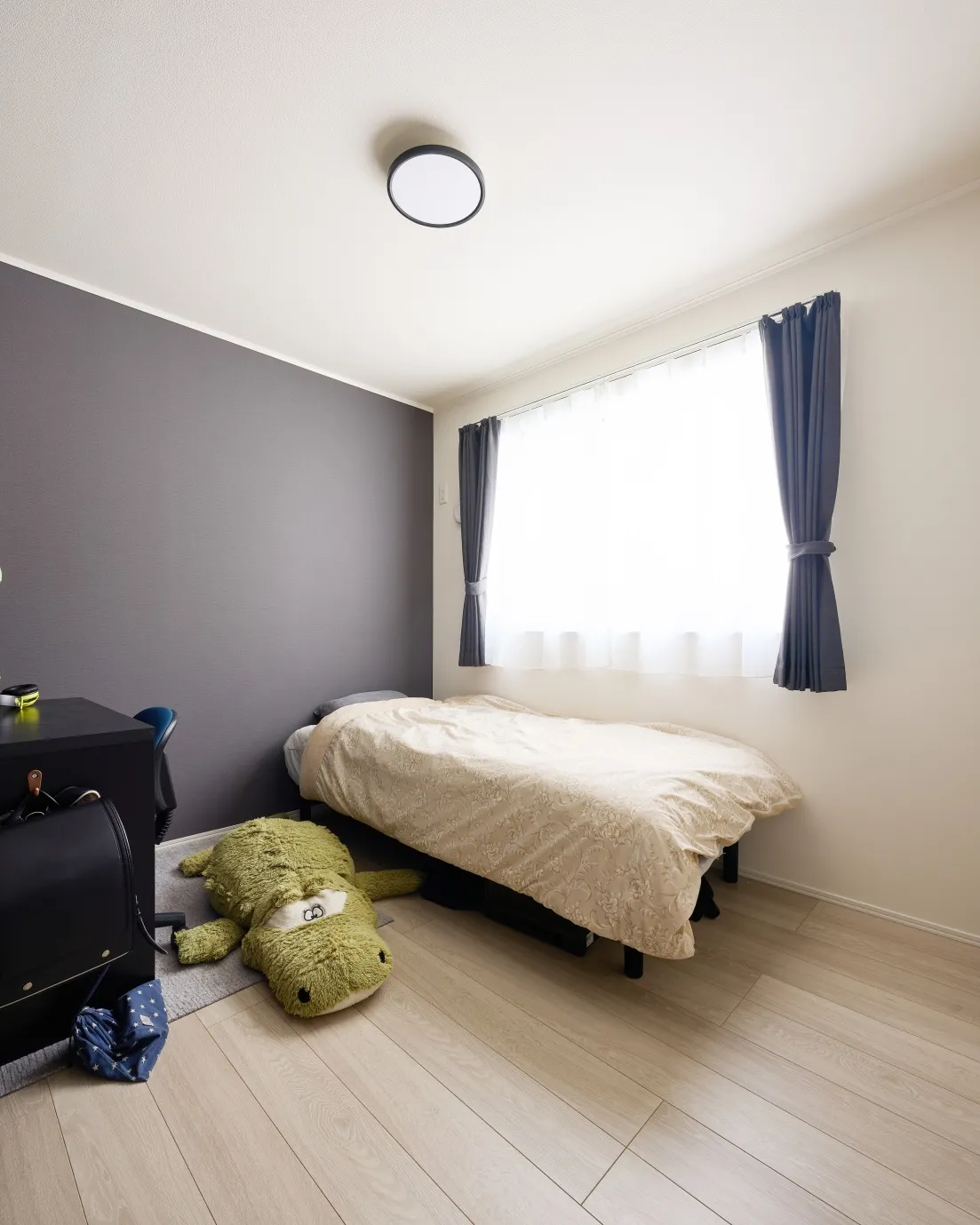 集中して勉強やひとりの時間が楽しめるよう悠々と作られた子ども部屋