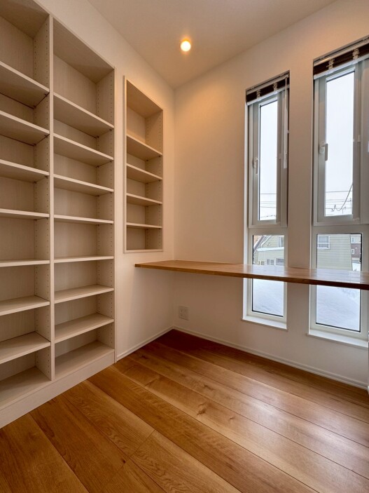 旭川市春光5条1丁目モデルハウス2号棟_書斎