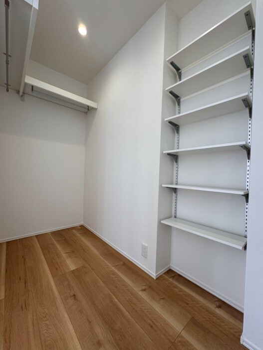 旭川市春光5条1丁目モデルハウス2号棟_主寝室内WIC