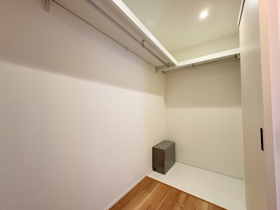 スマートハイムプレイスとん田東町モデルハウスNo.2_主寝室内WIC