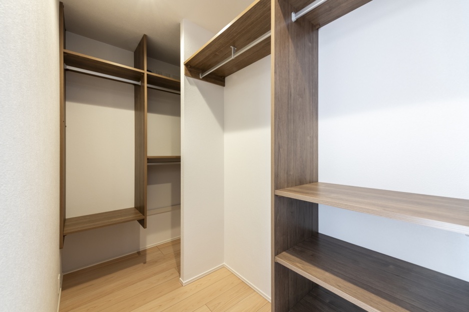 スマートハイムシティ西茨戸モデルハウスNo.2-16_主寝室内WIC